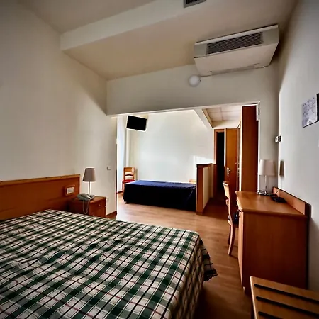 Hotel Ponte Molo 3*