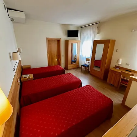 Hotel Ponte Molo 3*
