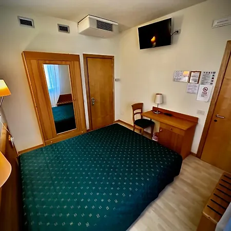 Hotel Ponte Molo 3*