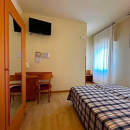 Hotel Ponte Molo 3*